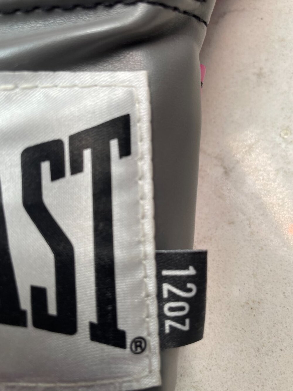 Hot Pink Everlast Boxing Gloves 12 Ounces  Great Condition - Picture 7 of 14